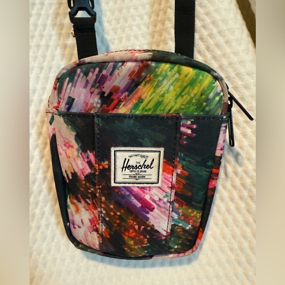 NWOT - HERSCHEL Supply Co Cruz Small Floral Pixel - Picture 1 of 6